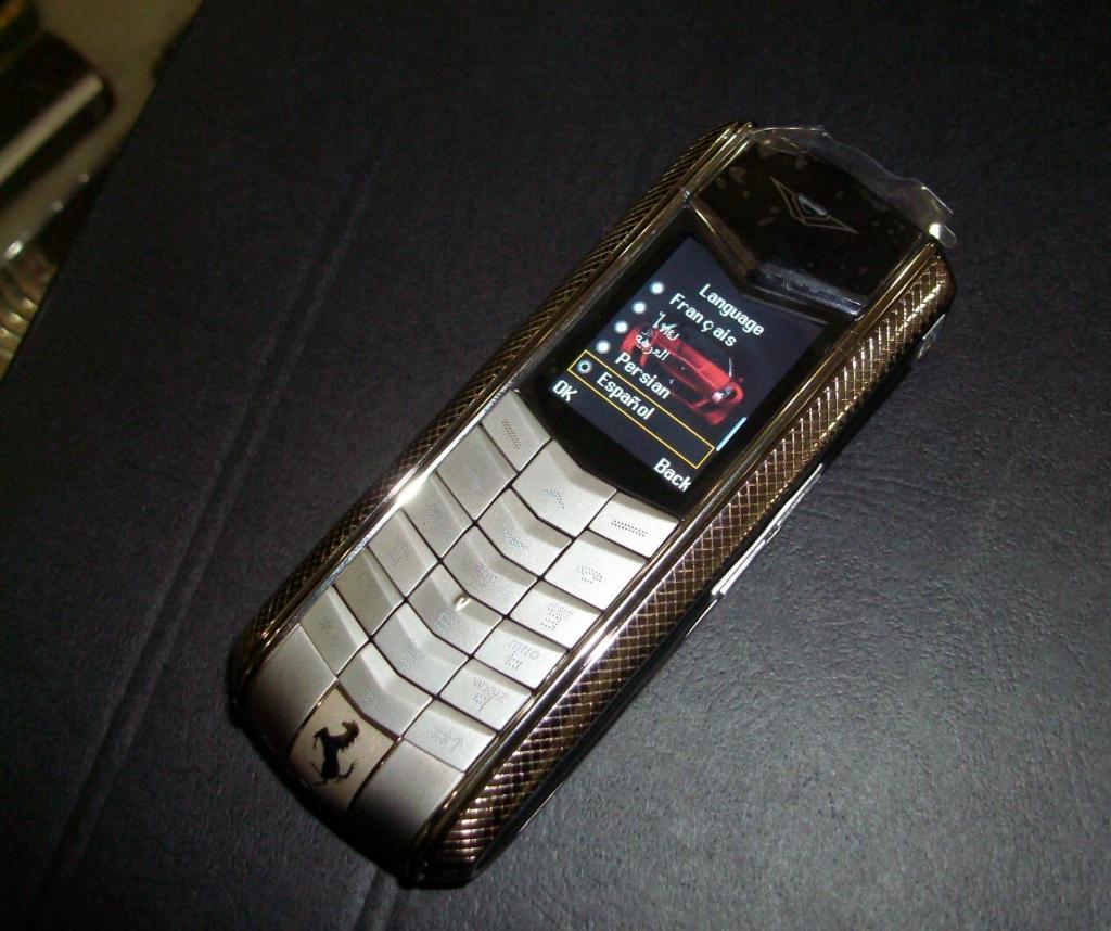 Реплика смартфона. Нокиа 8800 верту. Vertu Ascent Ferrari gt Limited Edition. Реплики телефонов в проверенных интернет магазинах. Vertu Ascent Ferrari 1947 клавиатура только на английском.